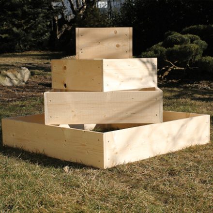 4 szintes növénypiramis talajra-lapraszerelve-120 cm x 120 cm x 80 cm – kerti magaságyás korlát